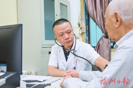 仁心仁术敬佑生命 用心用情守护健康