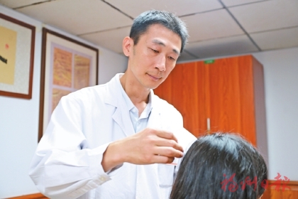 仁心仁术敬佑生命 用心用情守护健康