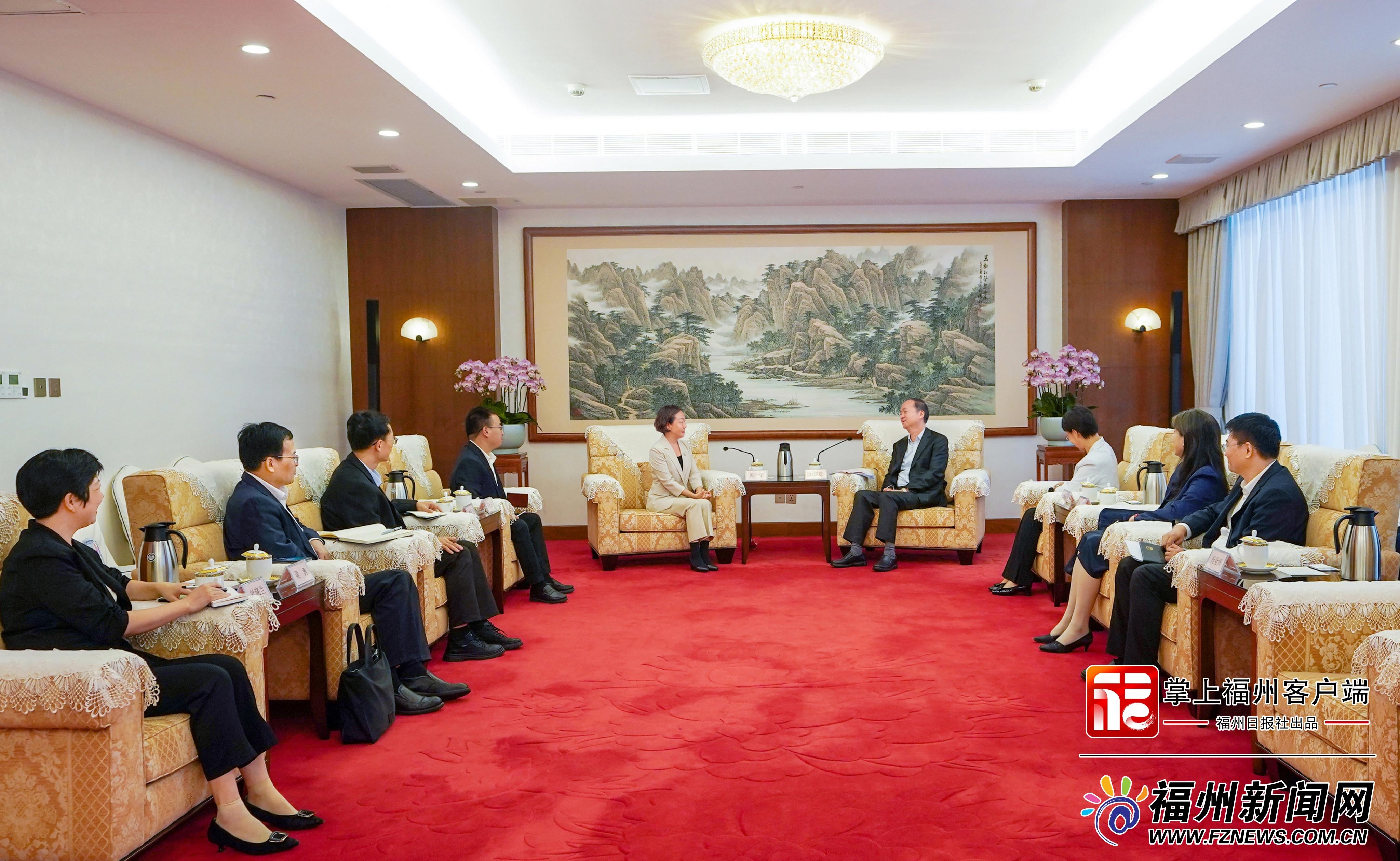 郭宁宁率澳门线上博彩官网代表团访问澳门